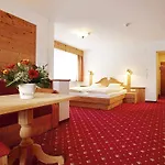 Alpengasthof Gruener, In & Out 4* سولدن
