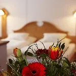 Hotel Alpengasthof Gruener, In & Out Sölden