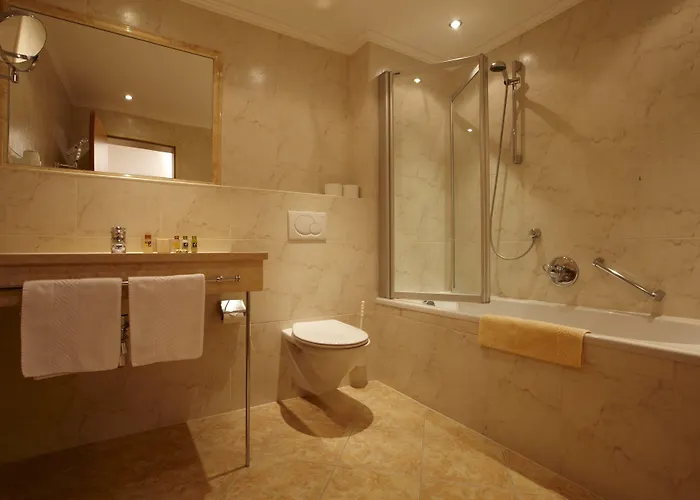 Hotel Alpengasthof Gruener, In & Out Sölden