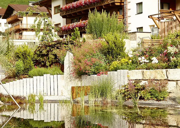 Hotel Alpengasthof Gruener, In & Out