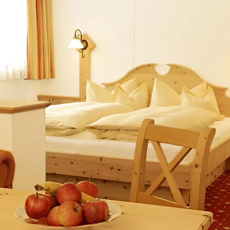 Alpengasthof Gruener, In & Out Зёльден