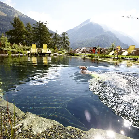 Alpengasthof Gruener, In & Out Зёльден