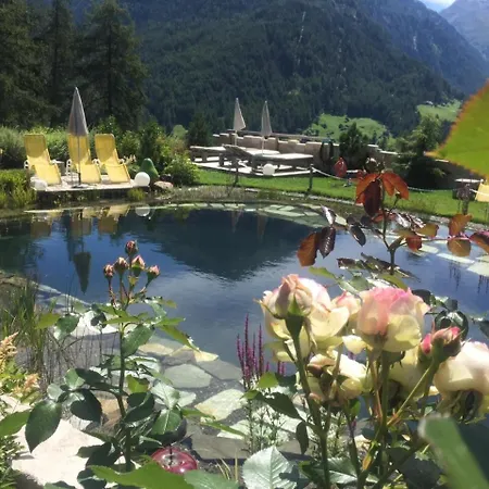 Alpengasthof Gruener, In & Out Зёльден