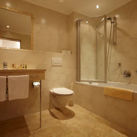 Hotel Alpengasthof Gruener, In & Out Sölden